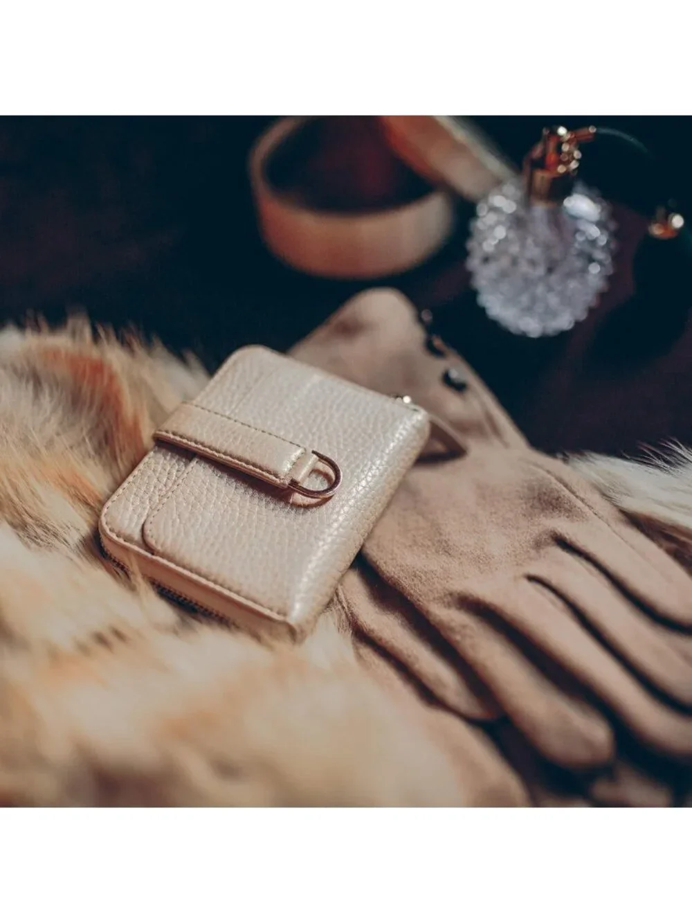 Stylish Leather Small Zip Around Wallet for Women, RFID Protection, Compact
